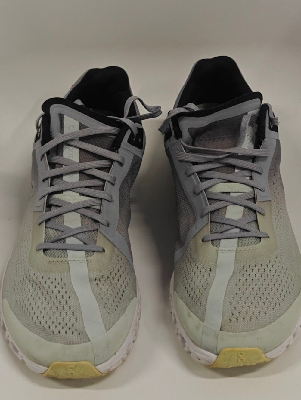 On Cloudflow Running Shoes Gray Swiss Engineering Men’s Size 9 Athletic Sneakers